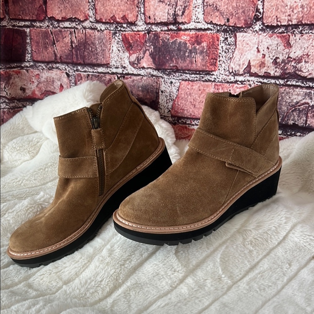 Eileen Fisher Cargo Savana Suede Platform Wedge Booties NWT Size 7